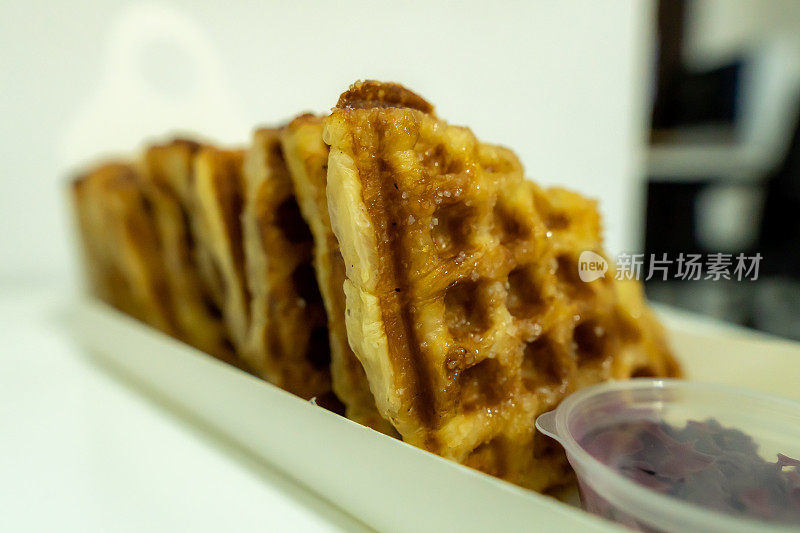 一叠Croffle或Croissant Waffle